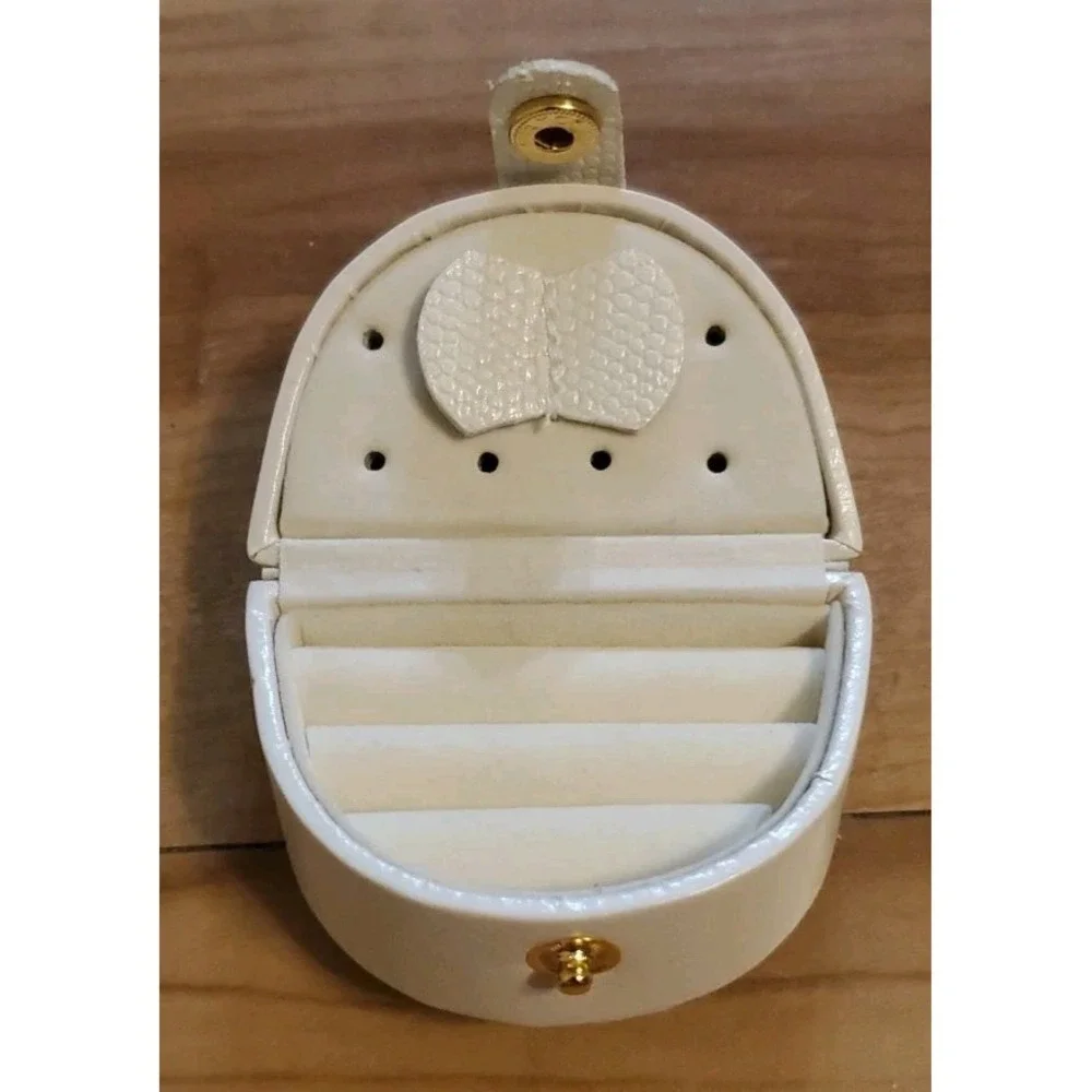 White Textured Faux Leather Jewelry Case Set Round Travel Vanity Organizer